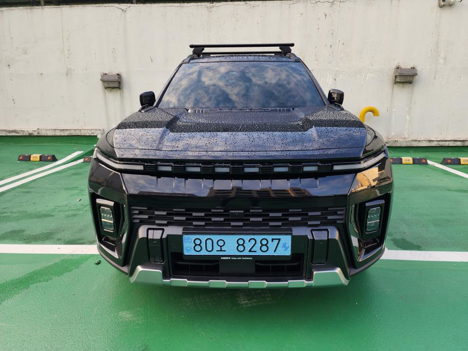 무쏘 EV 5인승 픽업 블랙엣지
